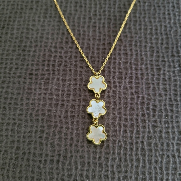 Zeyzey Mother of Pearl👩‍👧 Vertical↕️ Flower🌸 Pendant Necklace - NWT - Picture 10 of 15